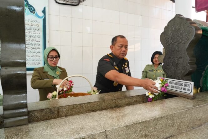 Ziarah ke Makam Pangeran Diponegoro, Kodam IV/Diponegoro Teguhkan Nilai Perjuangan